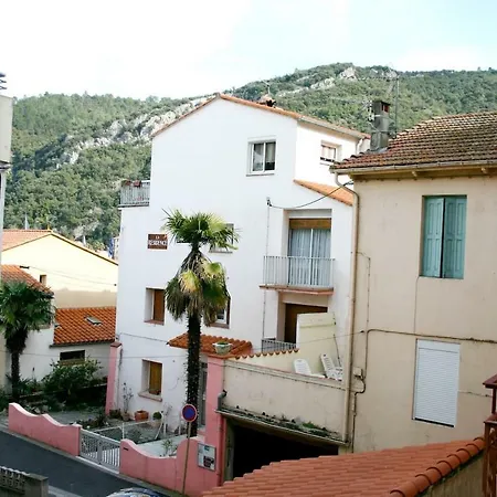 Apartment N°3, Agreable Et Bien Situe *