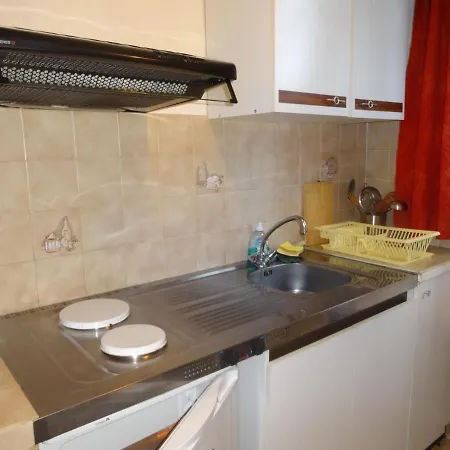 Apartment N°3, Agreable Et Bien Situe *